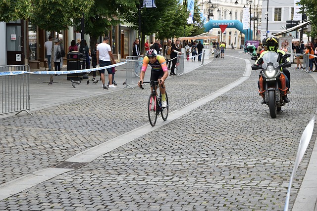 迪米特列夫斯基：瓦伦上赛季卡我出场数，少上一场少付30万