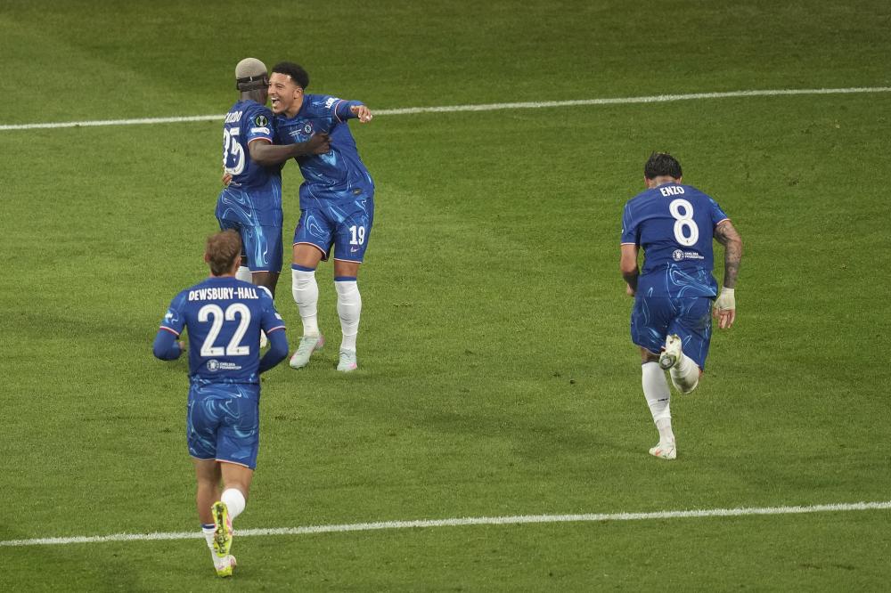 一场3-1!首个决赛席位诞生,兄弟合砍40分！这一刻，他们等了55年